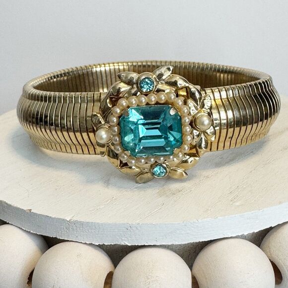 Vintage Pegasus Coro MCM Gold Omega Stretch Bracelet with Aquamarine Blue Stones - Picture 2 of 8